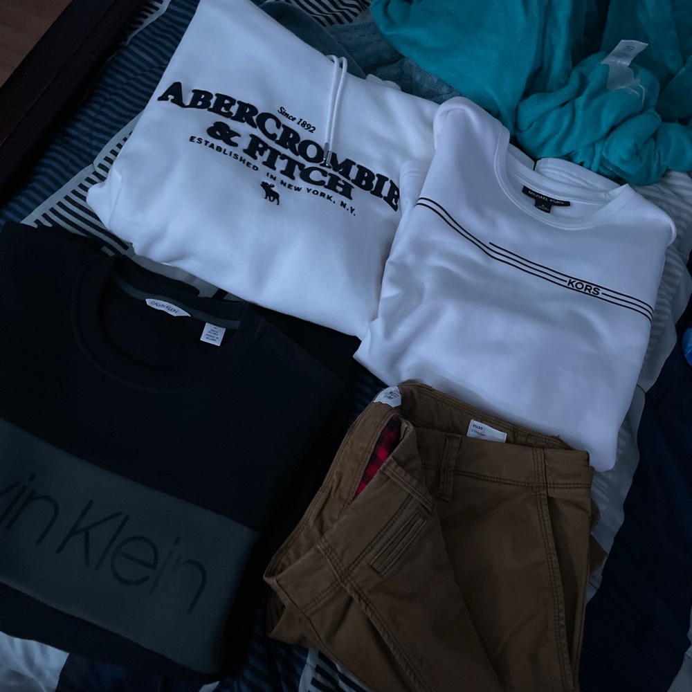 Calvin Klein Sweater